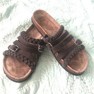 Muk luks sandals